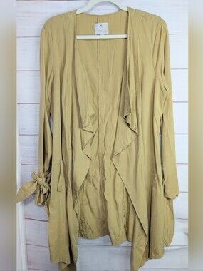 Nwot Eliane Rose Beautiful 😍 gold 🪙 colour Spring/Fall Jacket Size Large